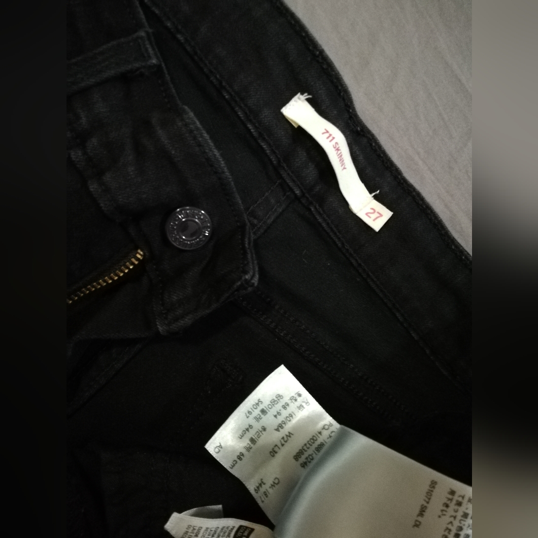 Levis 711 Jeans